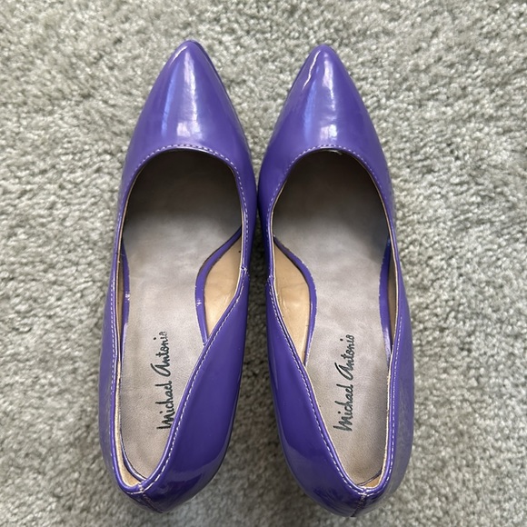 Michael Antonio Purple Pumps - Picture 2 of 6
